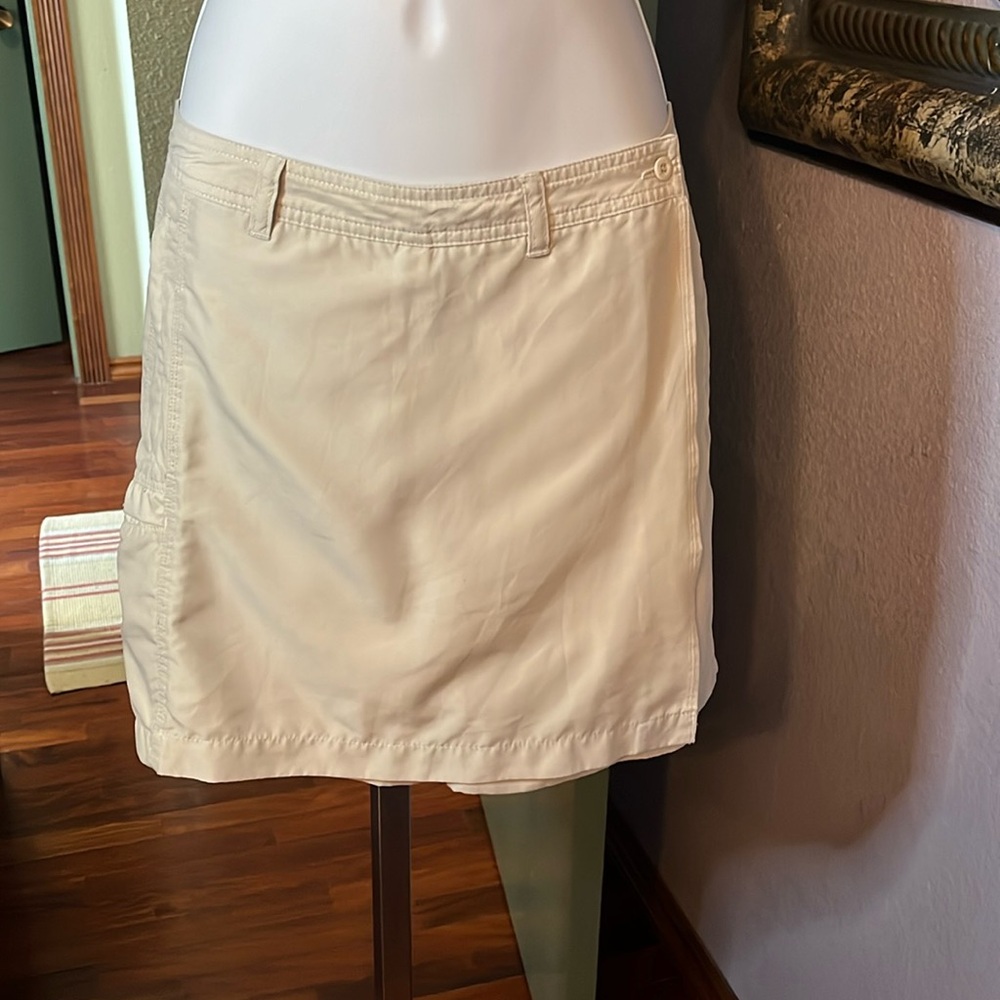 Aventura skort - tan with many pockets size 6